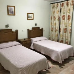 Отель Hostal Rio de Oro Алькаудете сейф в номере