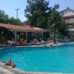 Отель Four Seasons Hotel Греция, Ферми - 1 отзыв об отеле, цены и фото номеров - забронировать отель Four Seasons Hotel онлайн бассейн