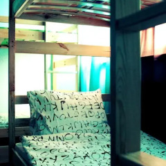 Hostel John Lennon Кровать в общем номере с двухъярусной кроватью фото 10