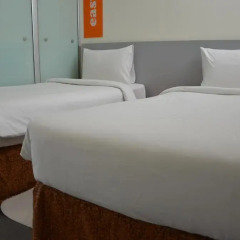 Отель easyHotel Dubai Jebel Ali Стандартный номер с 2 отдельными кроватями фото 10