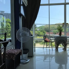 Отель But Different Phuket Guesthouse интерьер отеля