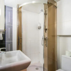 Гостиница City Apartments on Yekaterininskaya Украина, Одесса - отзывы, цены и фото номеров - забронировать гостиницу City Apartments on Yekaterininskaya онлайн ванная