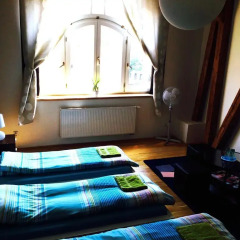 Hostel One Miru Кровать в общем номере с двухъярусной кроватью фото 2