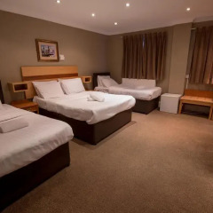 Newham Hotel 2* Стандартный семейный номер с двуспальной кроватью фото 11