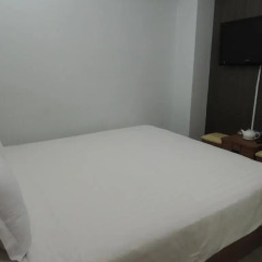 Danh Uy Hotel 2* Стандартный номер с двуспальной кроватью фото 2