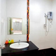 Отель Baan Sutra Guesthouse 3* Стандартный номер с различными типами кроватей фото 15