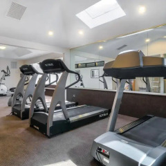 Отель Sleep Inn Midway Airport Bedford Park фитнесс-зал