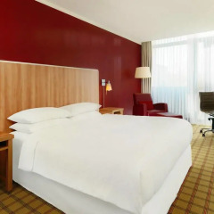 Отель Four Points By Sheraton Munich Central комната для гостей фото 4
