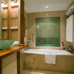 Отель The LaLiT Mumbai 5* Номер Делюкс с различными типами кроватей