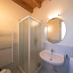 Отель Borgo Del Torchio B1 Манерба-дель-Гарда ванная