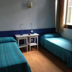Отель Hostal Delfos Стандартный номер с различными типами кроватей (общая ванная комната) фото 2
