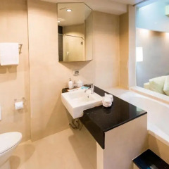 Апартаменты Laemtong Serviced Apartment Люкс с различными типами кроватей фото 16