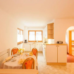 Отель Appartements Kirchtalhof Лана в номере фото 2