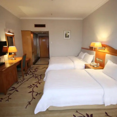 Guangzhou Hotel 3* Стандартный семейный номер с разными типами кроватей