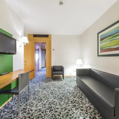 Отель Ramada by Wyndham Lisbon 4* Стандартный номер с различными типами кроватей фото 3