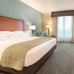 Отель Drury Inn & Suites St. Louis Brentwood 3* Номер Делюкс с различными типами кроватей фото 5