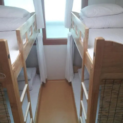 Отель Happytree Guesthouse Кровать в мужском общем номере с двухъярусной кроватью фото 2