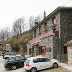 Отель Hostal Les Roquetes Керальбс парковка