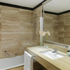 Отель H10 Universitat 4* Стандартный номер с различными типами кроватей фото 8