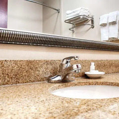 Отель Country Inn & Suites by Radisson, Midway, FL ванная