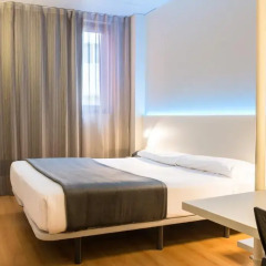Отель Vertice Roomspace Madrid 3* Стандартный номер с двуспальной кроватью
