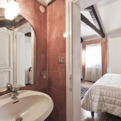 Отель Luxury Apartment in the Heart of Venice Италия, Венеция - отзывы, цены и фото номеров - забронировать отель Luxury Apartment in the Heart of Venice онлайн ванная фото 2