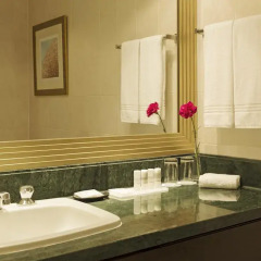 Отель Le Meridien Abu Dhabi 4* Номер Делюкс