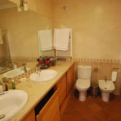 Отель Luxury Townhouse in Praia D'El Rey ванная