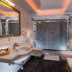 Hotel Mediterraneo Риччоне ванная фото 2