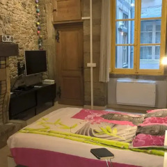 Отель Studio Charme et Confort aux Cordeliers Франция, Лион - отзывы, цены и фото номеров - забронировать отель Studio Charme et Confort aux Cordeliers онлайн комната для гостей фото 2