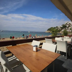 Отель Canyelles Platja Испания, Курорт Росес - отзывы, цены и фото номеров - забронировать отель Canyelles Platja онлайн пляж фото 2