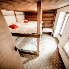 Отель Auberge du Mont-Blanc Кровать в общем номере с двухъярусной кроватью