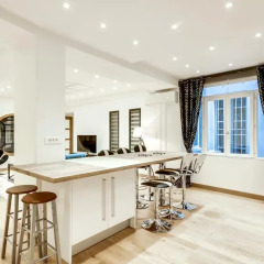 Отель Just Renovated 138m2 On The Seine в номере