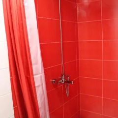 Гостиница Hostel on Lenina в Нефтекамске отзывы, цены и фото номеров - забронировать гостиницу Hostel on Lenina онлайн Нефтекамск ванная фото 2