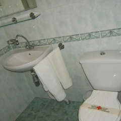 Отель Regina's Guesthouse Стандартный номер фото 11