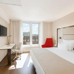 Отель NH Collection Berlin Mitte Am Checkpoint Charlie 4* Улучшенный номер с двуспальной кроватью
