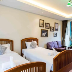 Отель Feung Nakorn Balcony Rooms and Cafe 3* Люкс Премиум фото 2