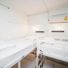 Lit Up Hostel & Gallery Кровать в общем номере фото 2