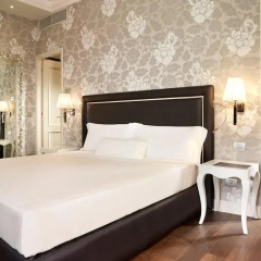 Hotel De La Ville 4* Полулюкс с различными типами кроватей