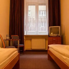 Hotel Mazowiecki Стандартный номер с двуспальной кроватью (общая ванная комната) фото 12