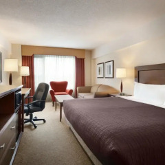 Отель Travelodge by Wyndham Saskatoon 3* Стандартный номер с различными типами кроватей фото 2