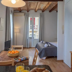 Апартаменты Habitat Apartments Beach Studio Барселона комната для гостей фото 3