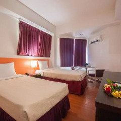 Grand Plaza Hotel 2* Стандартный семейный номер с двуспальной кроватью