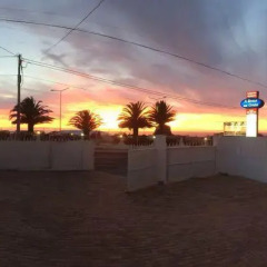 The Community Surf Hostel Ericeira парковка