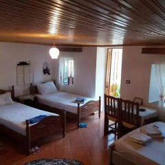 Отель Guesthouse Alvaro Kadiu Стандартный номер фото 9