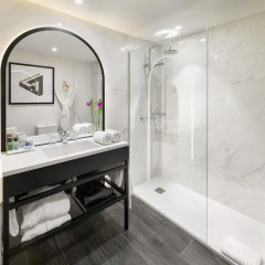 Отель H10 Puerta de Alcalá 4* Стандартный номер с двуспальной кроватью фото 15