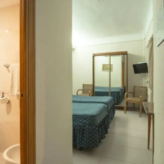 Отель Hostal La Lonja Стандартный номер с различными типами кроватей фото 5
