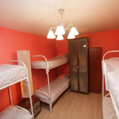 Hostel na Preobrazhenke Tut Zhivut Кровать в мужском общем номере с двухъярусной кроватью