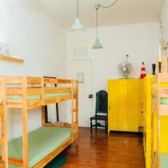 Отель Dona Fina Guest House Кровать в общем номере с двухъярусной кроватью фото 2