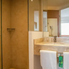 Отель One Acapulco Costera 3* Улучшенный номер с разными типами кроватей фото 7